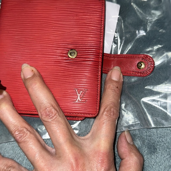 Louis Vuitton Red leather Epi wallet snap button π - Picture 4 of 13